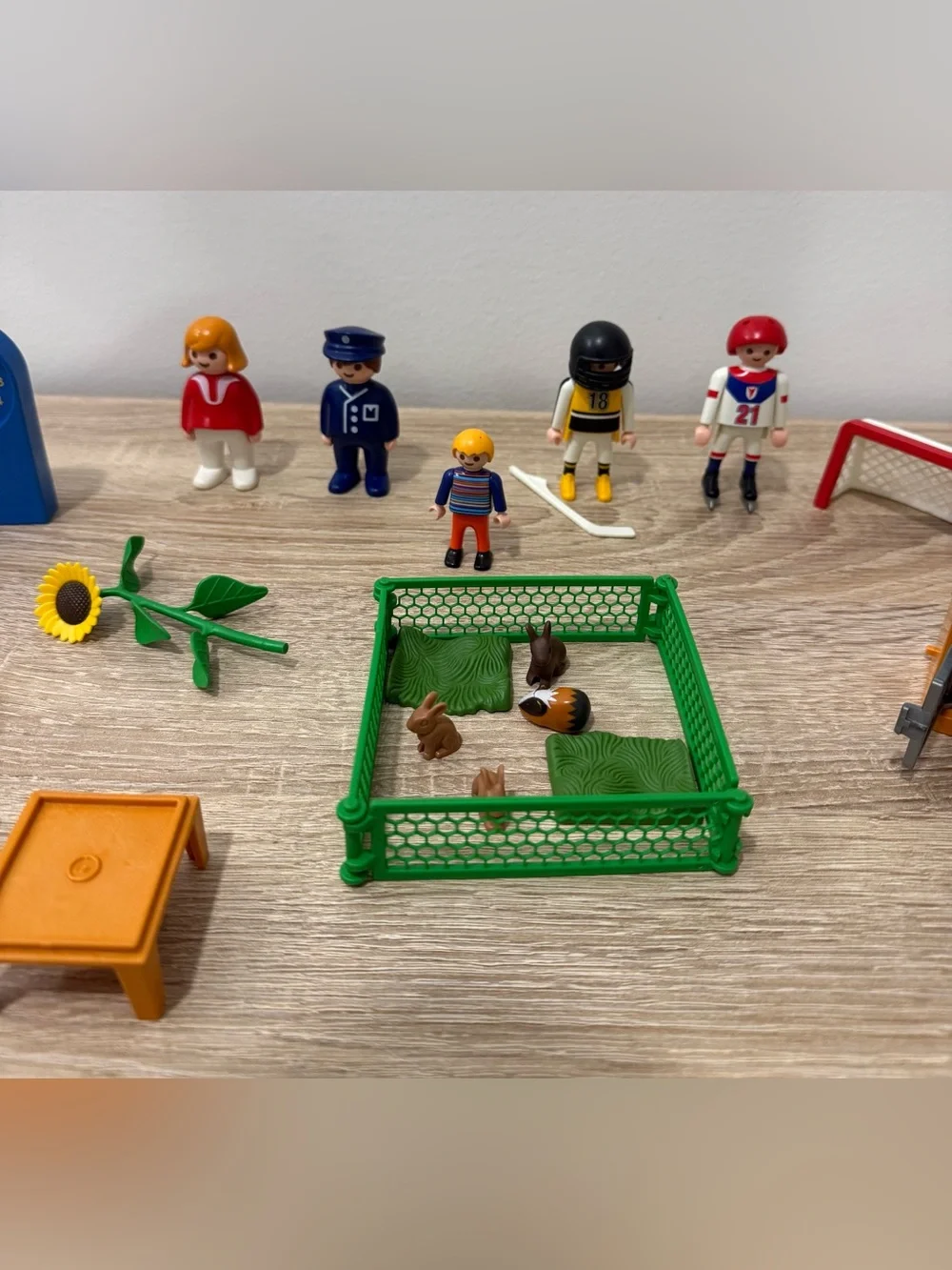 Vintage Playmobil Mixed Lot School Classroom & Rabbit Hutch Pet Pen Toy